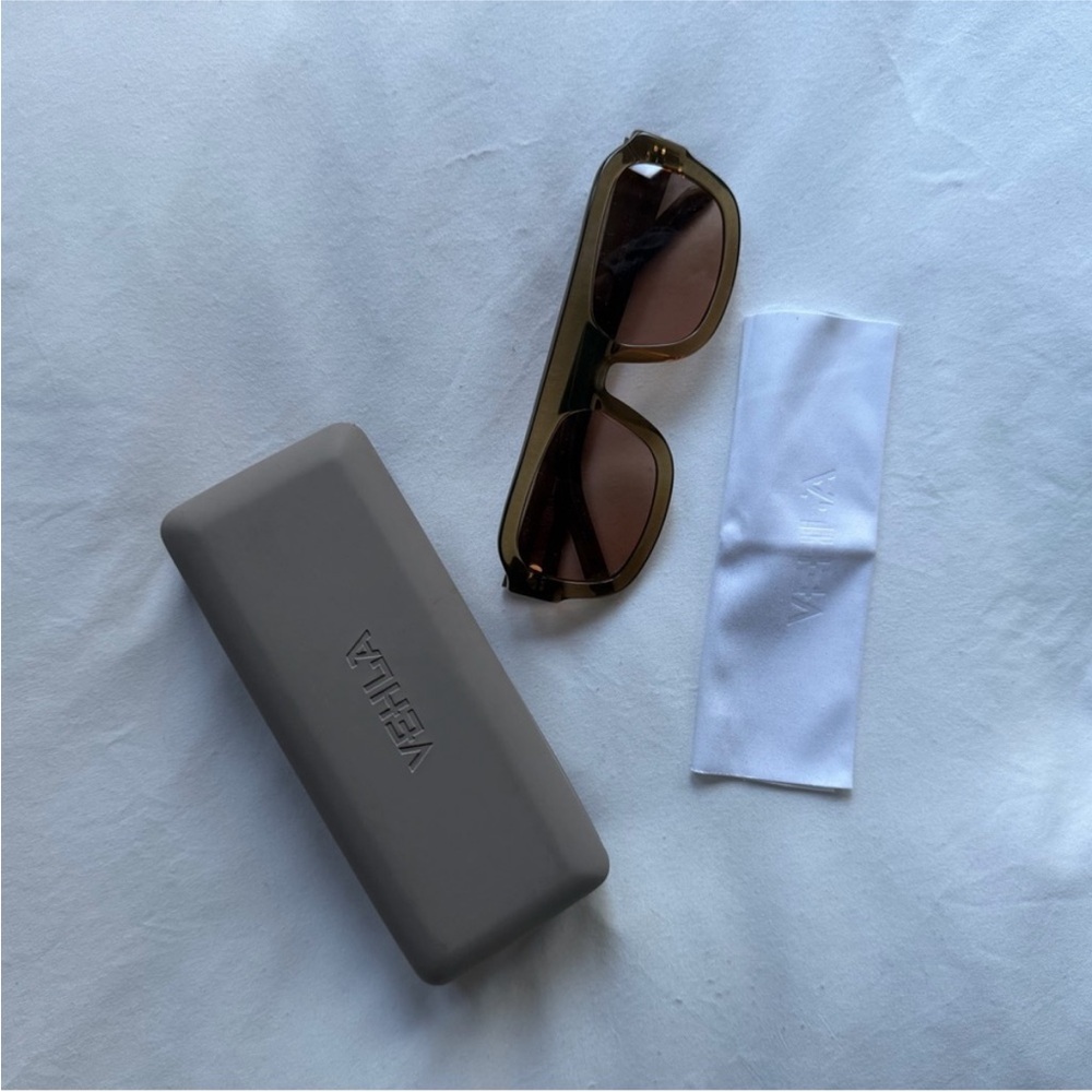 VEHLA Amber Brown Rectangular Sunglasses - Picture 3 of 6